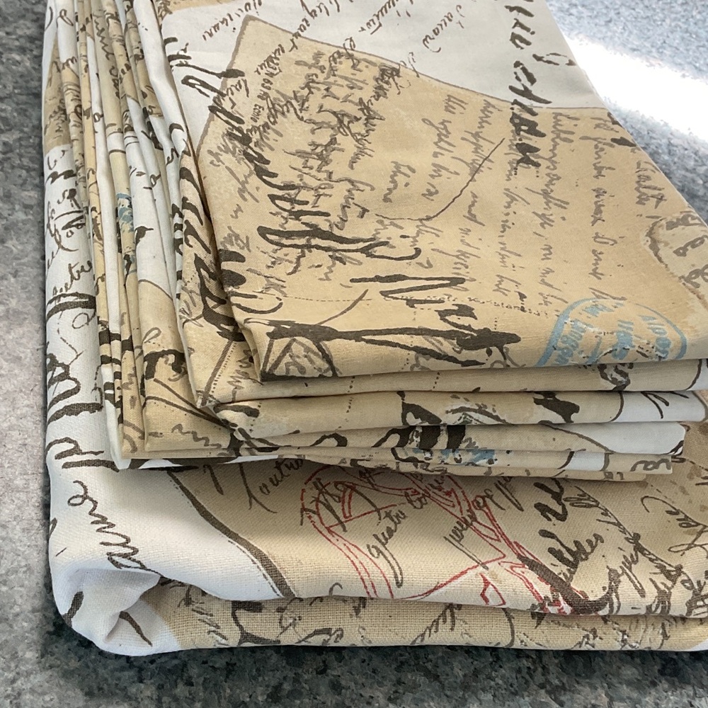 Pottery Barn table runner and 8 napkins